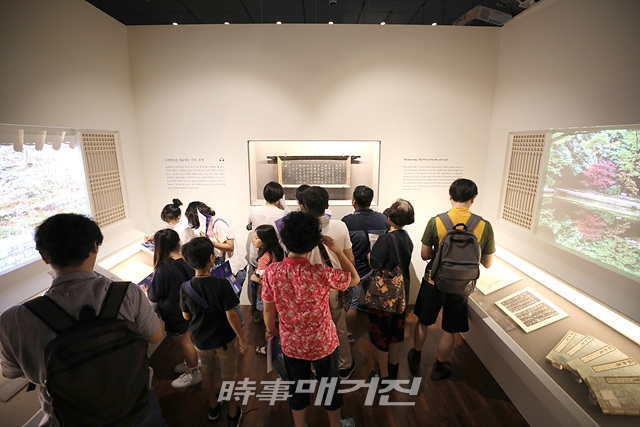 문화재청 국립고궁박물관은 개관 14주년을 맞아 15일 박물관을 찾은 관람객과 공식 사회관계망서비스(SNS) 방문객을 대상으로 기념품 증정 등 기념행사를 진행한다.(사진_문화재청)