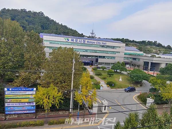 목포시는 16일(수) 목포시 금고지정심의위원회를 개최하고 차기 시금고에 광주은행과 농협은행을 선정했다.사진은 목포시청 청사전경이다.(사진_송상교기자)