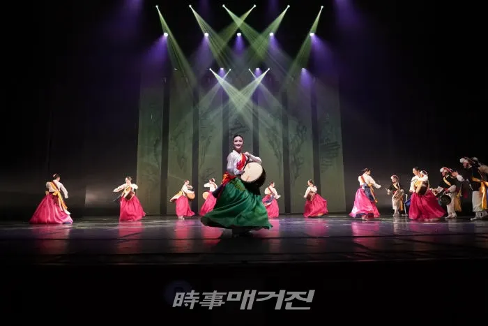 ‘2019 타타타_처용, 두드리다’ (사진제공=울산시립무용단)