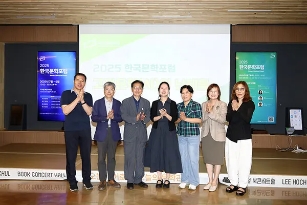 주제 발표자와 종합 토론 참석자의 기념 촬영. (사진_시사매거진 김형석 기자)