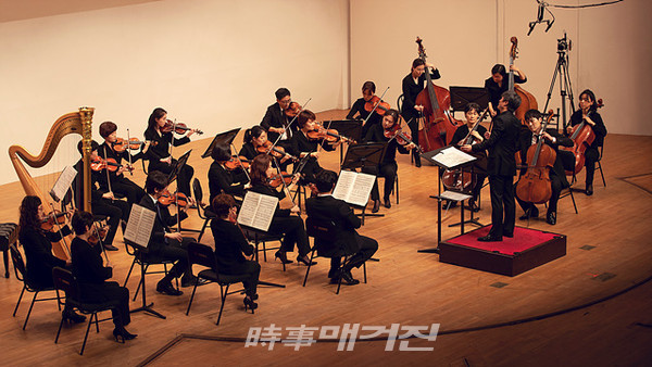광주시립교향악단은 2월 'GSO 오티움(ótĭum) 콘서트' 를 첫 공연으로 시작해 예술의 전당 교향악축제, 정기공연 4회, GSO 오티움 콘서트 3회, 어린이 특별공연 1회, GSO 실내악 시리즈(온라인공연) 8회로 상반기를 마무리한다.사진은 광주시향 GSO 실내악 시리즈 공연 모습이다.(사진_광주문화예술회관)