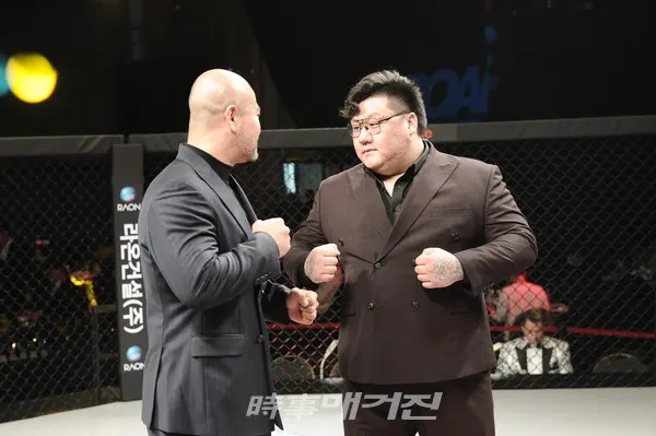 ROAD FC 김대환 대표는 “코로나19가 잠잠해져서 대회를 열 수 있게 되면 가장 먼저 추진할 경기가 김재훈과 금광산의 대결”이라고 말했을 정도로 이 두 파이터들의 대결은 기대가 된다.