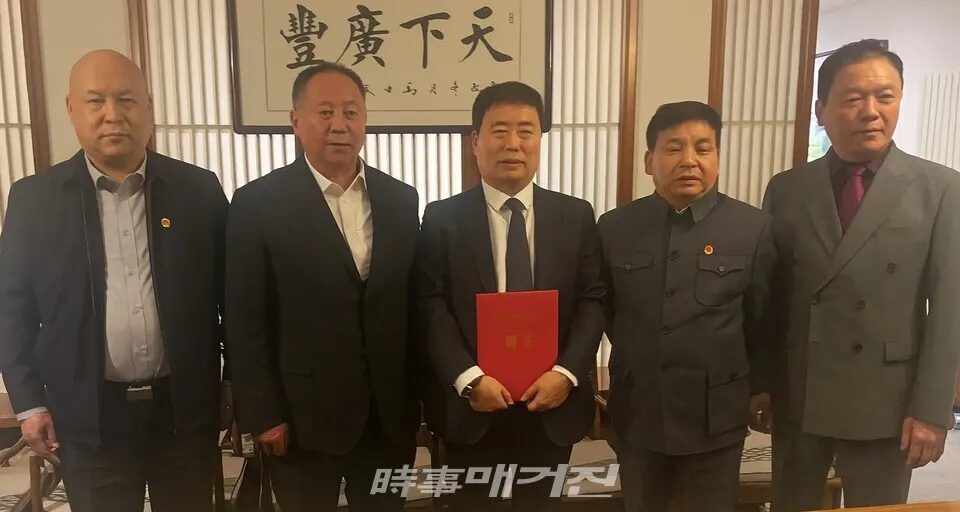 임명장 기념, 뤼홍송 비서장, 상쉐웨이 총주임, 최기재 대표, 이홍철 국제부주임, 포켓드림 이정남 회장(좌로부터) / 사진_ 멀티랩스퀘타 제공