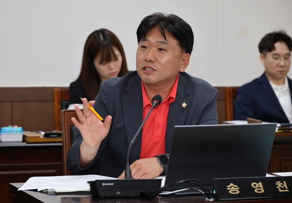                                                                              송영천 금산군 군의원