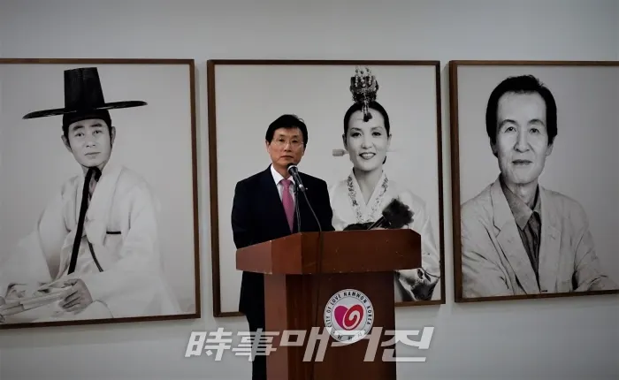 이환주 남원시장, “공연 아카이브 사진전-찰나•동행>展 개최 축하 인사 / 시사매거진 하명남 기자