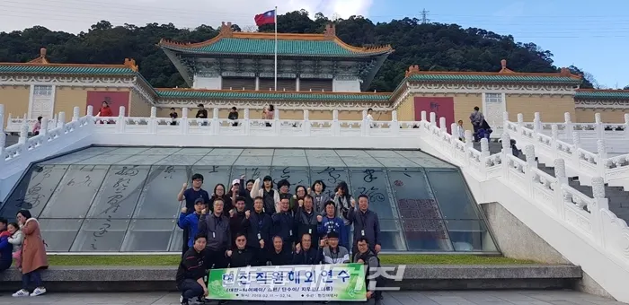 채 대표는 “우리 호텔의 만족도에 대해 자체 평가를 한다면 직원들의 노고를 생각한다면 항상 10점 만점에 10점을 주고 싶다”고 말했다. 사진은 지난 2월에 진행된 직원해외연수.
