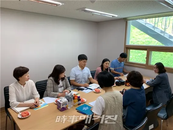 나주경찰서는 13일 나주노안 진산요양원을 방문하여 환자들의 시설이탈 방지 및 학대․성폭력 등 치안 사각지대 해소를 위해 현장 합동간담회를 실시했다.(사진_나주경찰서)