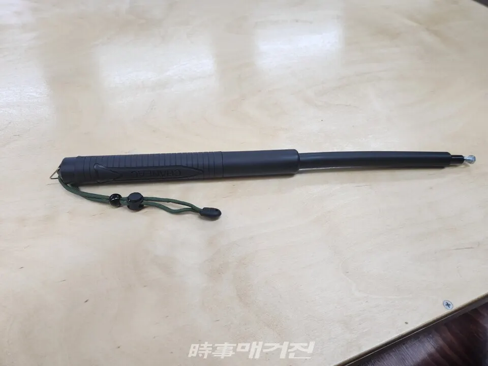 체벌로 사용된 휘어진 "쇠 둔기'(사진_제보자 제공)