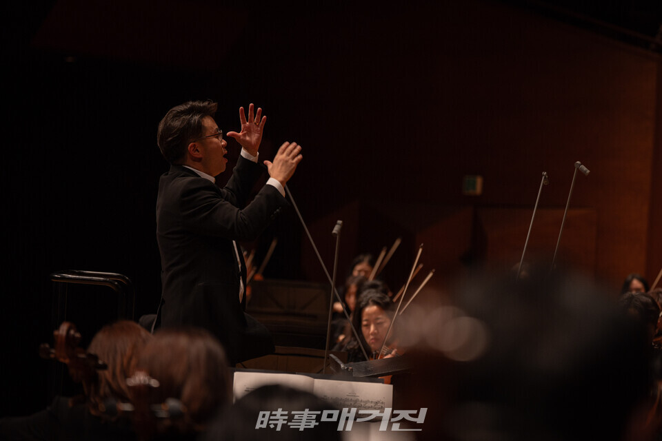 2026 예술의전당 교향악축제_군산시립교향악단_지휘자 이명근 ©byone