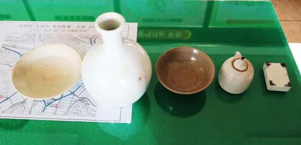 ▲ 도자기 기증