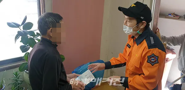 광주광역시 소방안전본부는 “코로나19 극복을 위해 재난 취약계층 400가구(한 가구당 50매)에 마스크 2만매를 지원한다”고 20일 밝혔다.(사진_광주광역시)