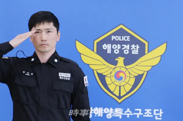 중앙해양특수구조단 서해해양특수구조대 권재준 경위(42)가 해양경찰청 2분기 ‘빛과소금’으로 선정됐다.(사진_중앙해양특수구조단)
