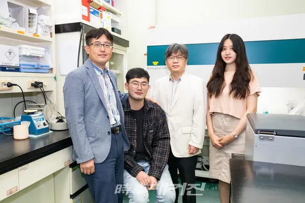 왼쪽부터 권인찬 교수,김승균 박사과정생.태기융교수,권기윤 박사과정생(사진-지스트)