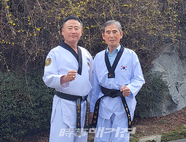 세계최초 안운용 9단과 안시욱 9단 부자(사진제공 안시욱)