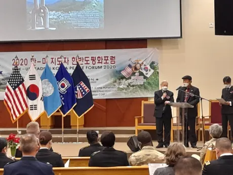 개회사 및 대표 인사하는 김영진 조직위원장(통역 송용필 목사)