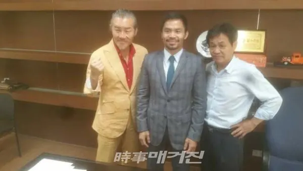 아시아의 복싱 영웅들. 왼쪽부터 황충재, 매니 파퀴아오(필리핀), 전 라이트플라이급 세계챔피언 장정구.(사진_황충재)