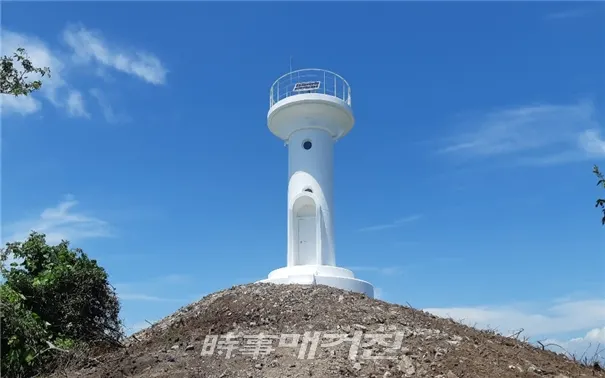 목포지방해양수산청은 친환경 지주식 김으로 유명한 해남군 황산면 한자산소항 인근 해상간출암에 국비 2억5,000만 원을 투입해 휘추여 등대를 지난달 26일에 설치했다.사진은 죽굴도등대 모습이다.(사진_목포지방해양수산청)