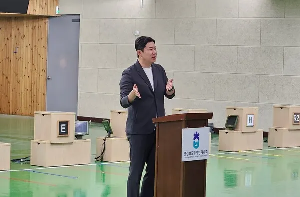 '진종오 전 사격 국가대표 재능기부' 행사가 23일 청주종합사격장 내 결선사격장에서 충북장애인체육회 주관으로 개최됐다.(사진_진종오 당선인)