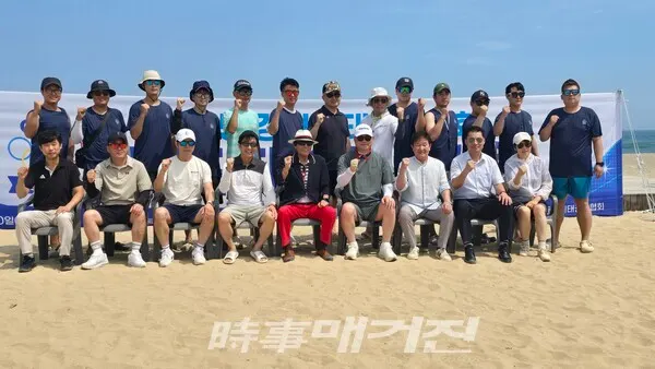 연수를 마치고 김평회장과 임원들이 기념촬영을 하고 있다. (사진_이성만 기자)