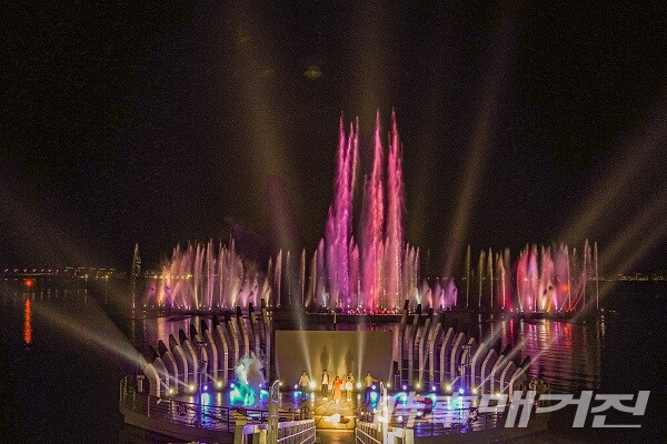 목포해상W쇼, 이번주 부터 금·토요일 저녁 8시 공연 다시 시작(해상 W쇼)/사진=목포시청 제공