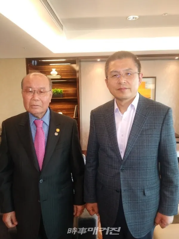 지난달 22일 방한한 한미동맹협의회 임청근 총재가 자유한국당 황교안 대표를 만나 한미동맹과 관련한 의견을 교환하고 있다.