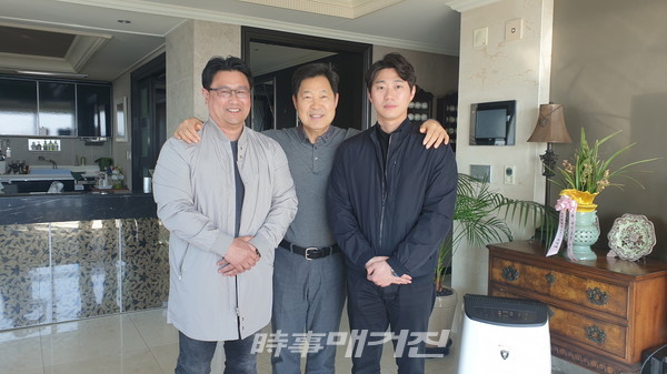 왼쪽부터 민상기 감독, 이만수 헐크파운데이션 이사장, 조민규 감독(사진_헐크파운데이션)