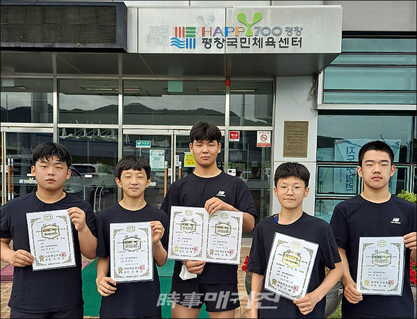 왼쪽부터 (3학년2위최성식)(2학년1위박인성)(2학년1위이재혁)(2학년1위이태양)(3학년3위강윤구)