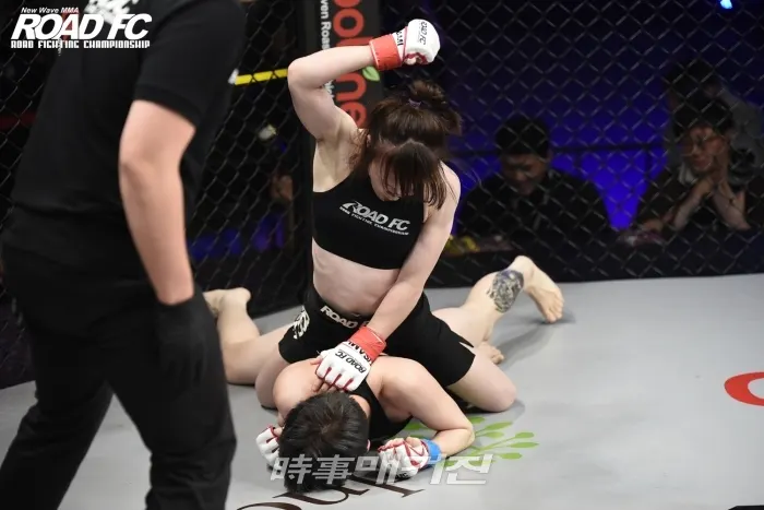 ‘케이지의 악녀’ 홍윤하 경기사진(사진_ROAD FC)