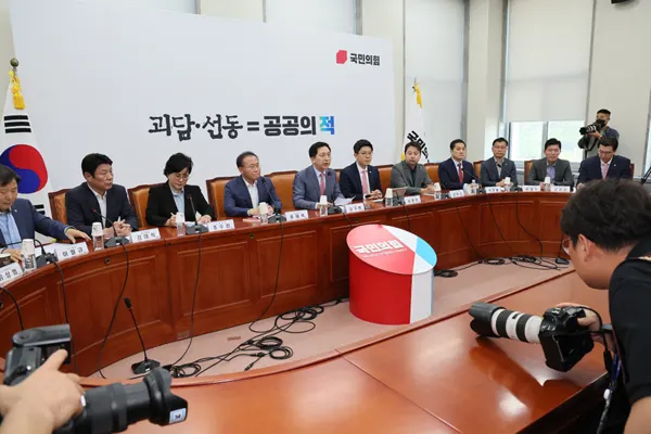 김기현 국민의힘 대표가 4일 오전 서울 여의도 국회에서 열린 긴급 최고위원회의에서 모두발언을 하고 있다.(사진_국민의힘)
