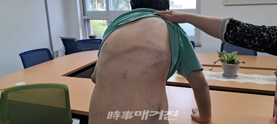 빈 교실서 ‘쇠 둔기’ 성한데 없는 폭행 흔적.(사진_제보자 제공)