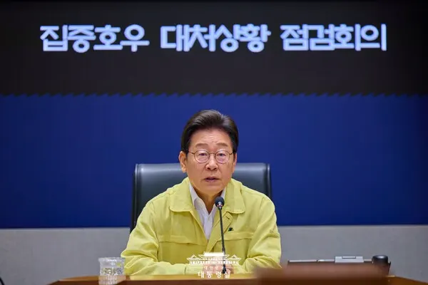 이재명 대통령이 18일 서울 종로구 정부서울청사 중앙재난안전상황실 서울상황센터에서 열린 집중호우 대처상황 점검회의에서 발언하고 있다.(사진_대통령실)