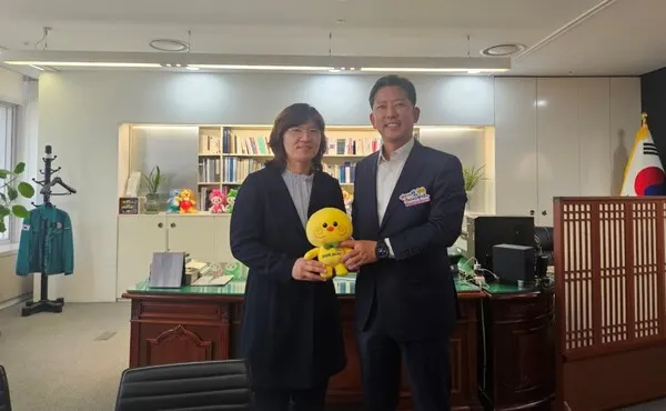 김장호 구미시장과 장미란 문화체육관광부 제2차관.(사진_구미시)