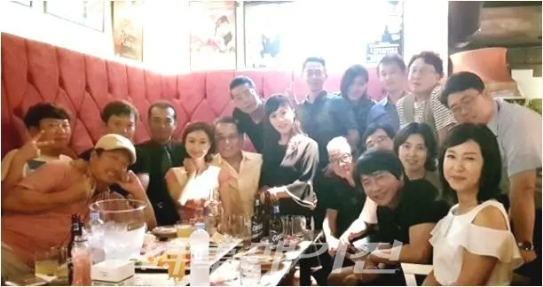 씨네마 파라디조에서의 지인들과 / (사진제공 = 하용수)