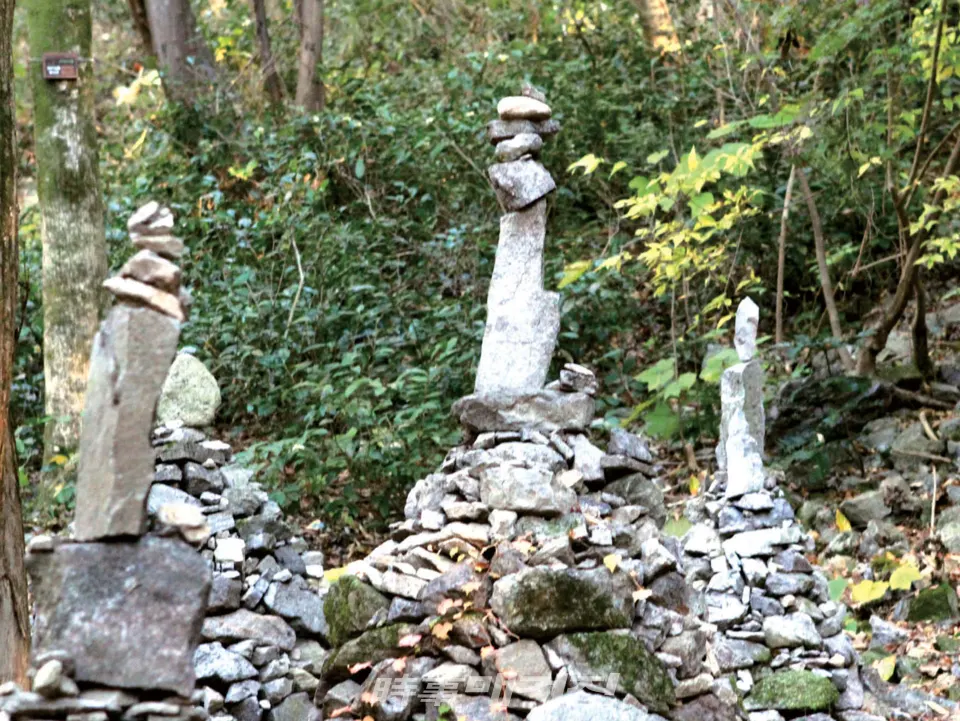 백암산 약사암 가는 길.(사진_문학박사 潤道 강윤관)