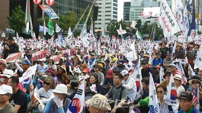 우리공화당원들의 연설경청