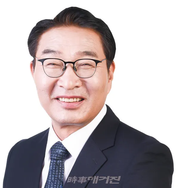 더불어민주당 목포시지역위원회 우기종 위원장은 10일 목포시의회 이재용 부의장(무소속 2선)을 영입했다.사진은 더불어민주당 목포시지역위원회 우기종 위원장이다.(사진_더불어민주당)